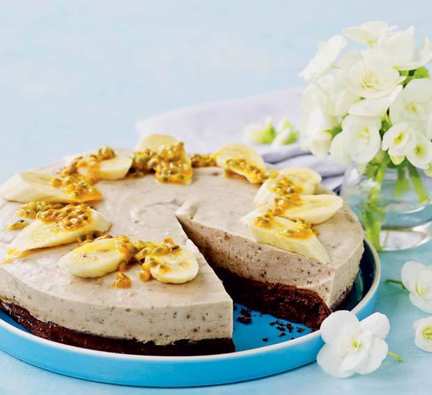 Choko-banan-kage med passionsfrugt