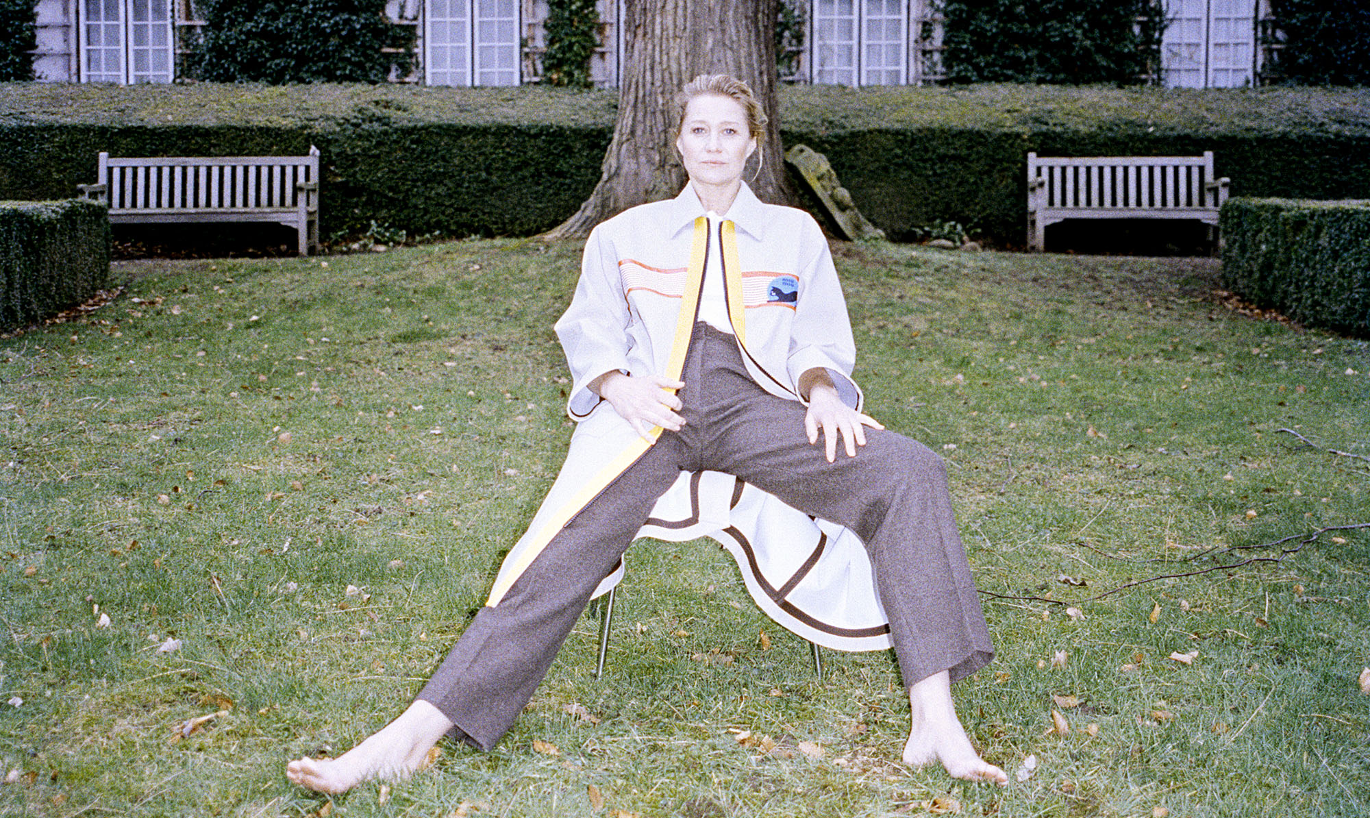 Styling: Søren Kolborg Sørensen. Hår og Make-up: Lasse Pedersen / Agentur CPH. Tak til Ordrupgaard for lån af location. Trine Dyrholm