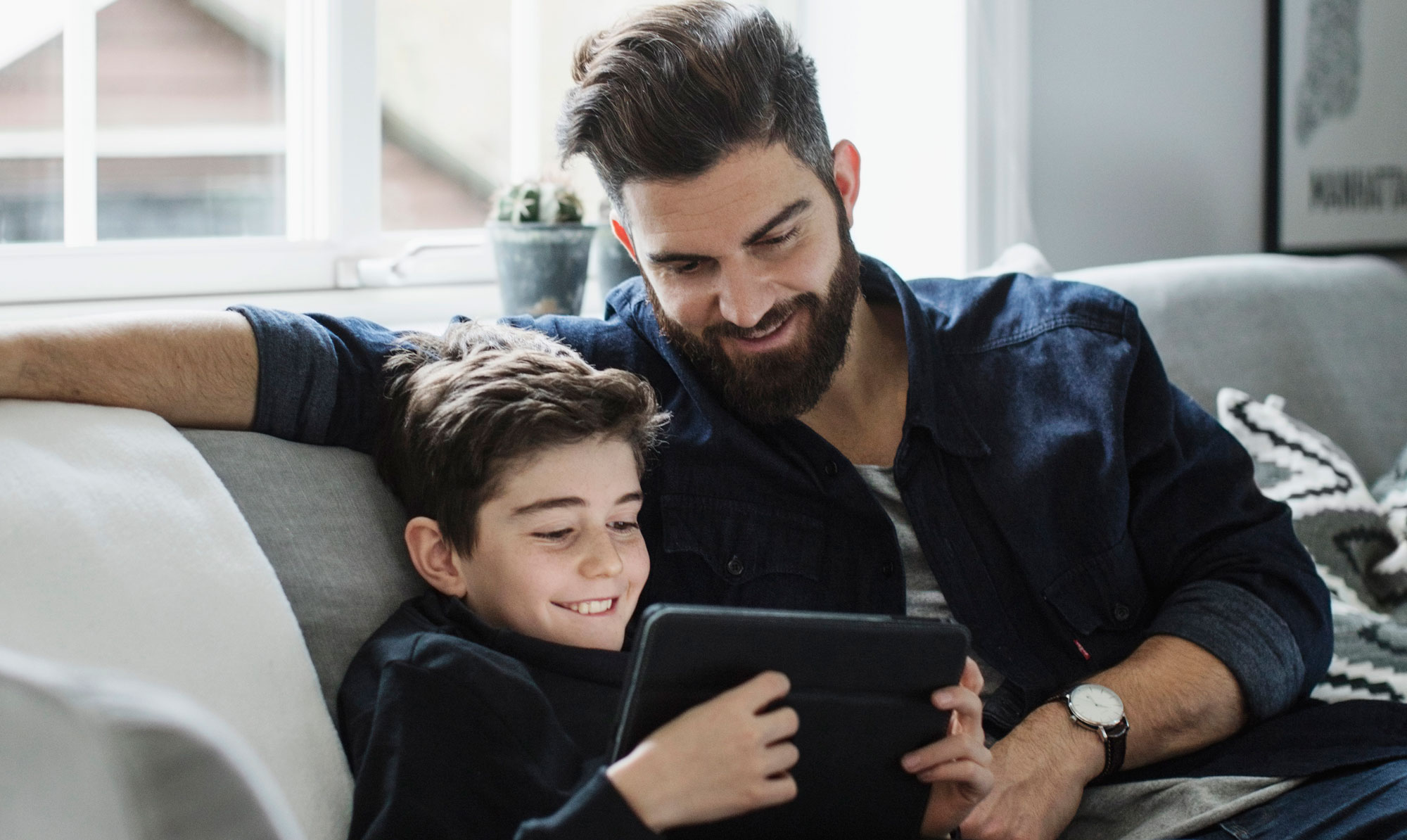 Få tips til at blive en tjekket digital forælder. Sådan tager du del i dit barns digitale liv