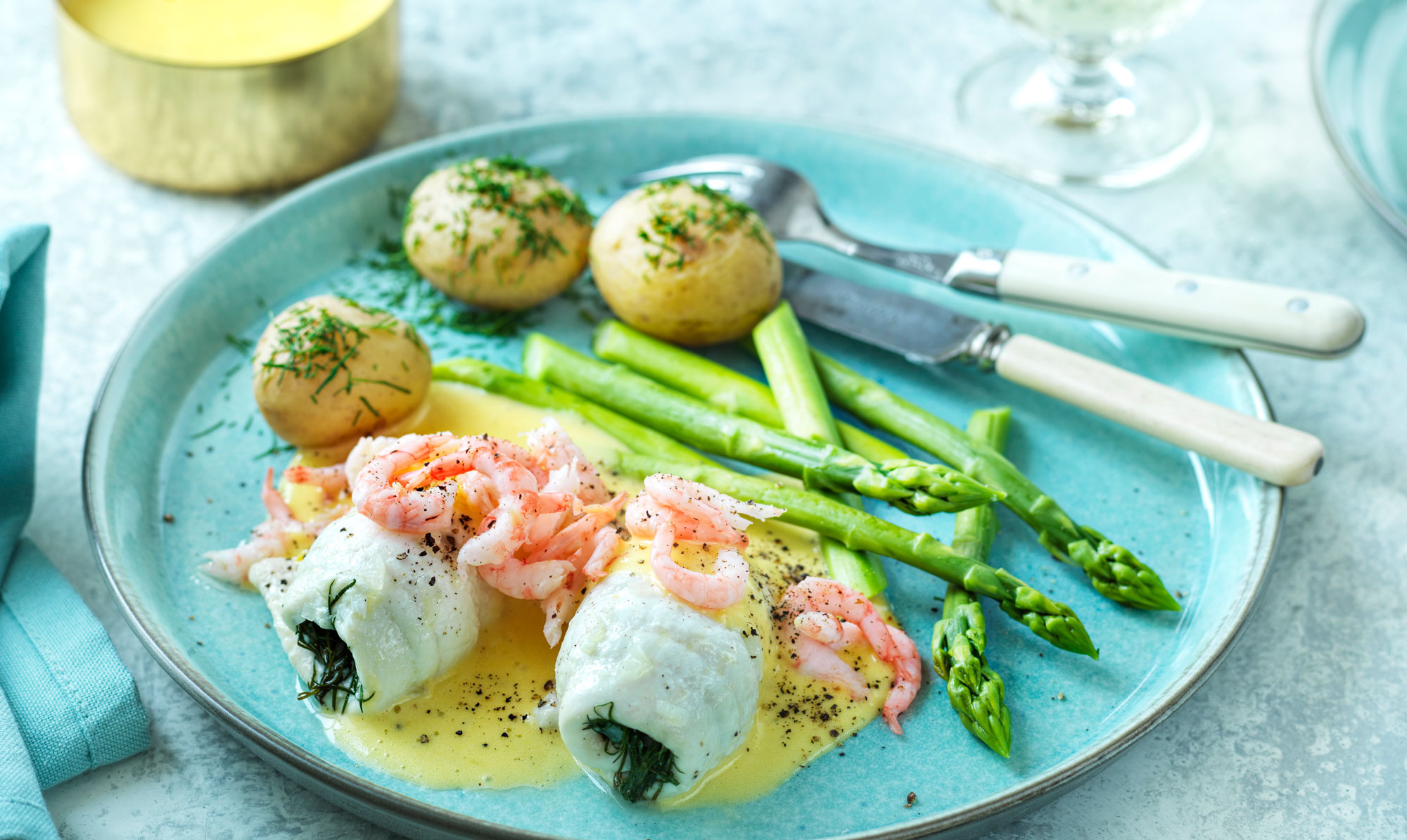 Fisk, asparges og hollandaise er en fantastisk kombination. Dampet fisk med grønne asparges og hollandaise