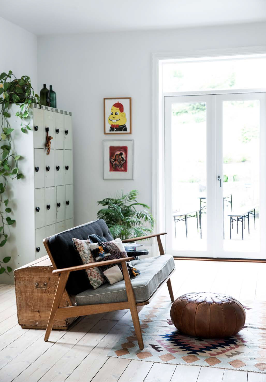 Wegner-sofaen har Maria fået af Seref i fødselsdagsgave.
