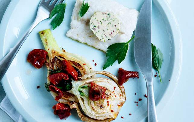 Ovnbagt fisk med langtidsbagte tomater og fennikel Opskrift på ovnbagt fisk med langtidsbagte tomater og fennikel
