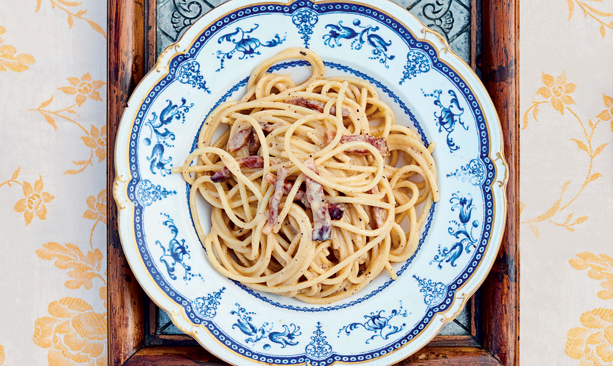 Carbonara med sprød porcini-rasp Pasta carbonara opskrift Jamie Oliver