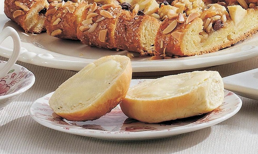 Smørsmurte boller med kardemomme. Boller med kardemomme