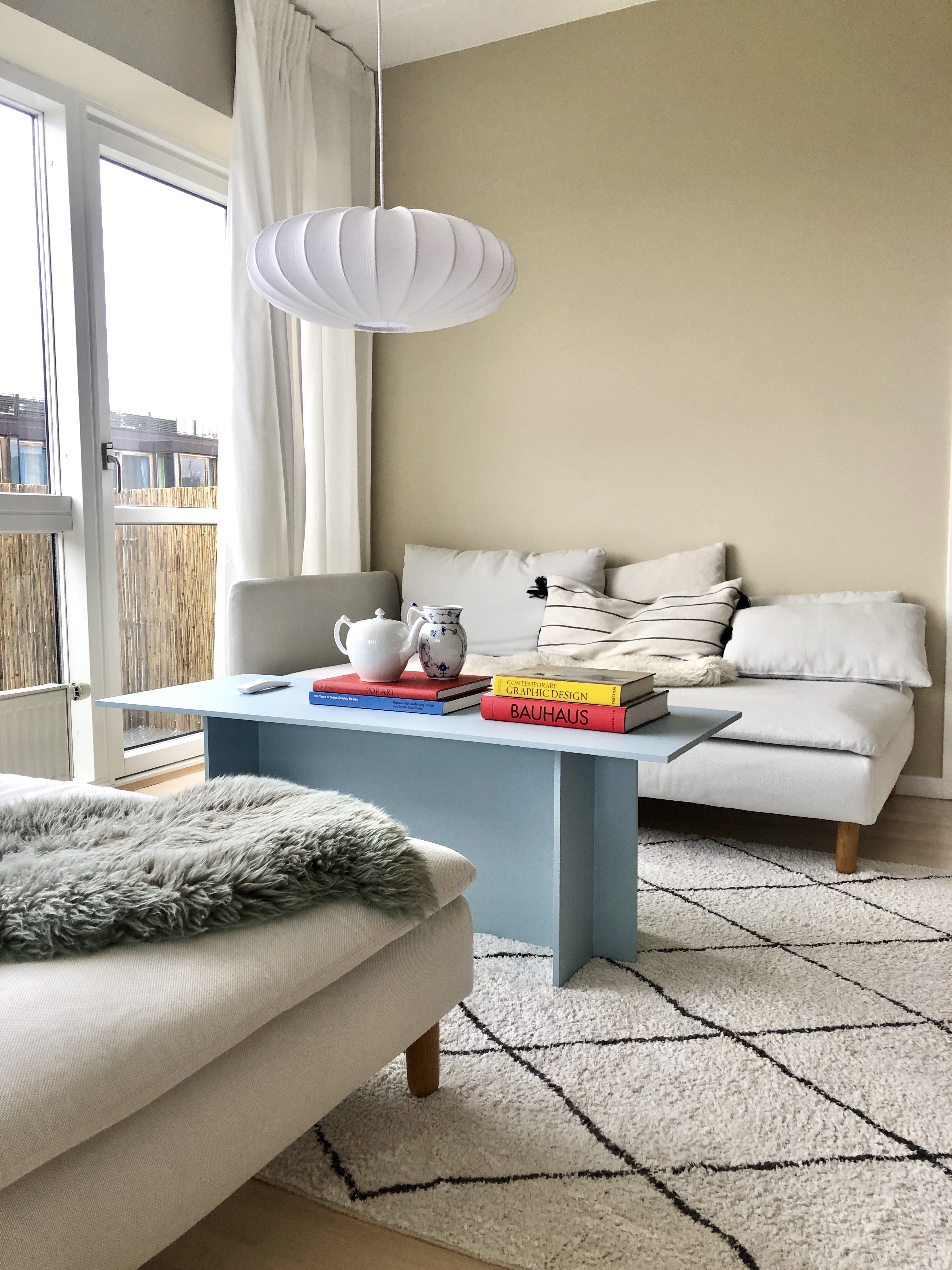 Deres nyeste køb til boligen er denne smukke lampe.