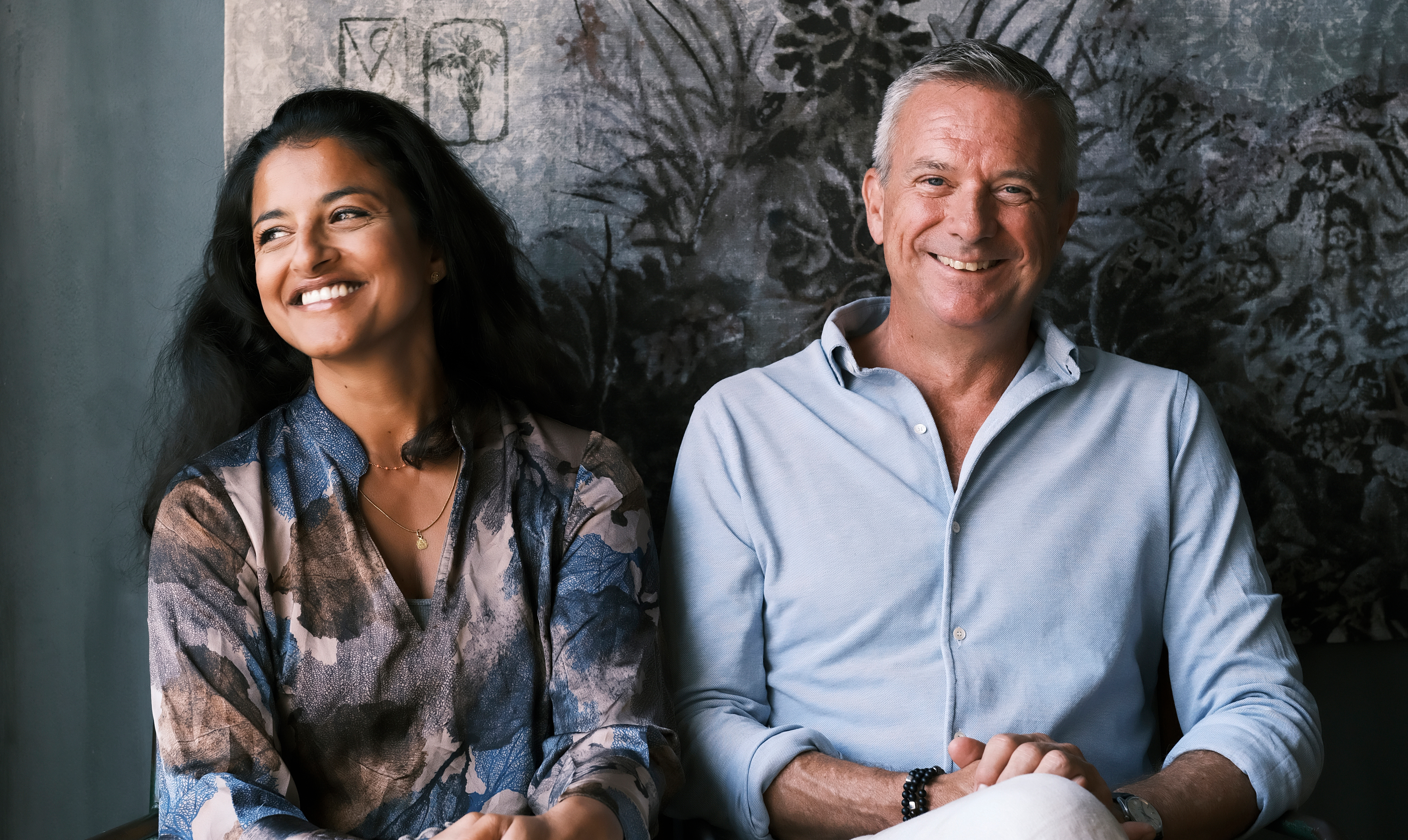 Divya Das og Kim Bildsøe Lassen har brugt en hel del tid sammen under forårets lock-down - ikke mindst fordi de har skrevet på deres fælles bog ”Briterne og Brexit – En frontberetning”. "De troede, at Kim var James Bond, haha. Vi fortalte dem aldrig historien"