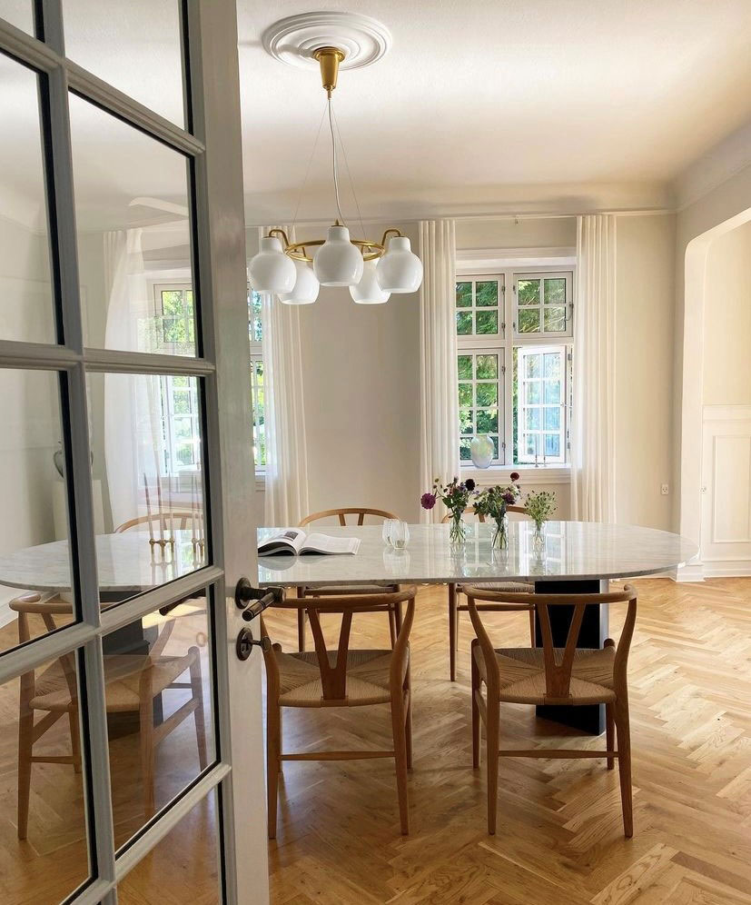 Spisebordet i marmor er speciallavet hos Kbhbordplader.