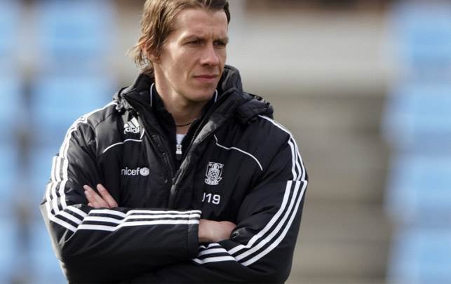 Mads Davidsen i Brøndby-uniformen, da han stadig var ansat i klubben på Vestegnen. Nu er han rykket østpå - til Kina. Dansk træner i Kina: Min hverdag med Sven-Göran Eriksson
