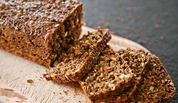 Rugbrød fyldt med fuldkorn er det sundeste. Foto: Colourbox Sund mad