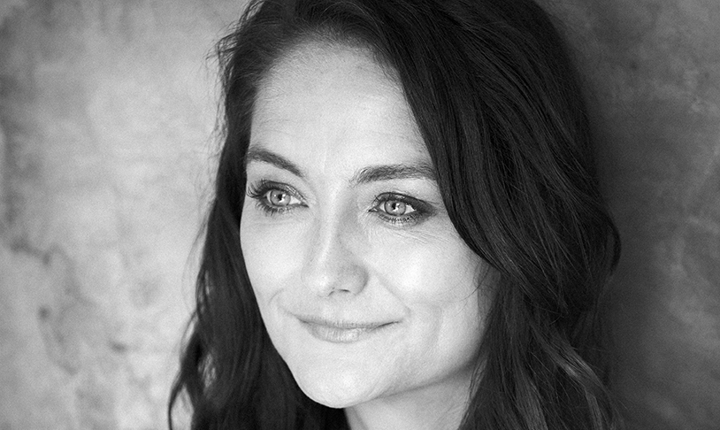 Livet ændrede sig drastisk for kogebogsforfatter og madfotograf Ditte Ingemann, da hun mistede sin mand Søren efter et kræftforløb. Nu fortæller hun deres historie i en ny podcast. Ditte Ingemann podcast