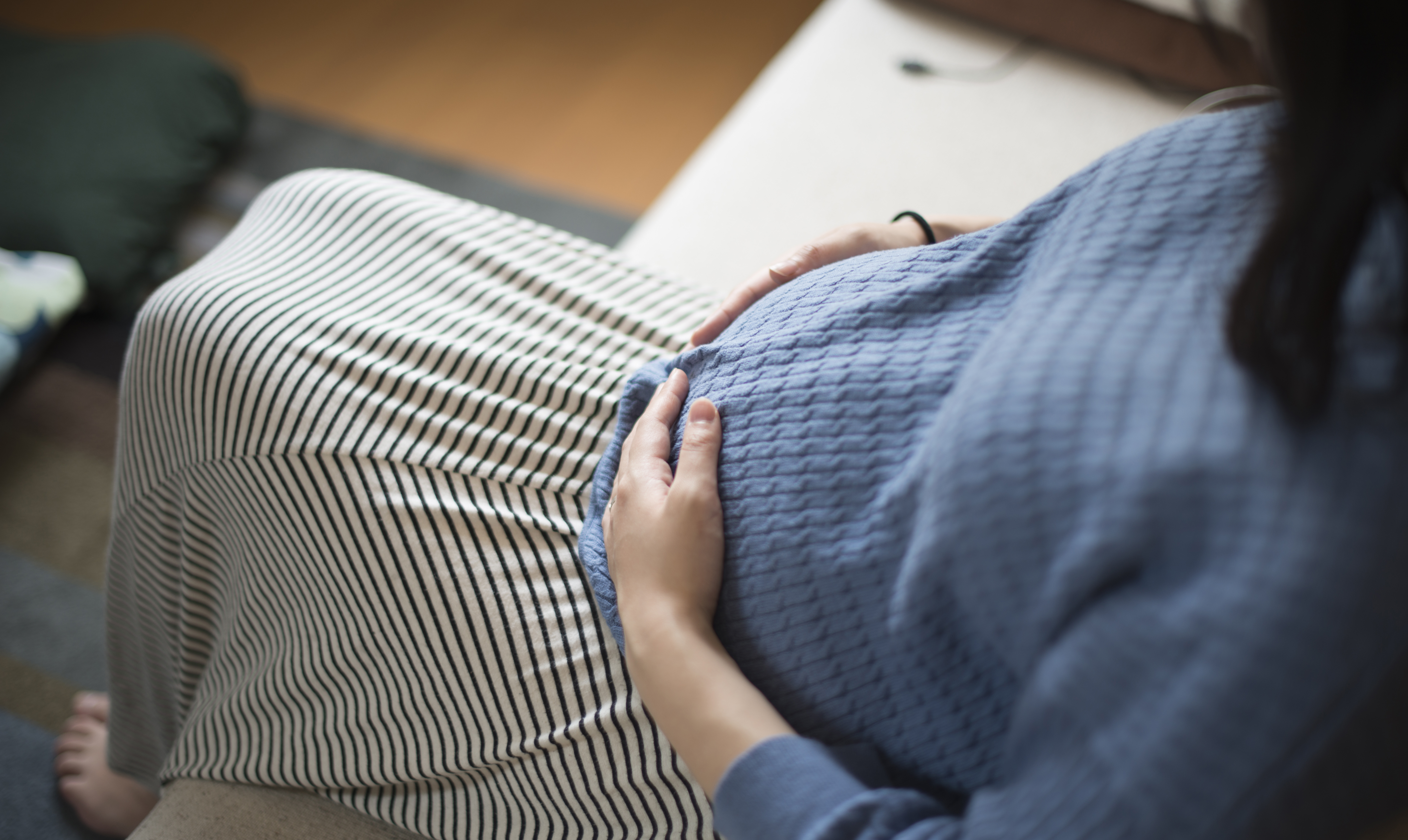 Får fosteret nok næring, hvis du som gravid kaster op hver dag? Få børnelægens svar på dine bekymringer her. Undgå bekymringerne som gravid