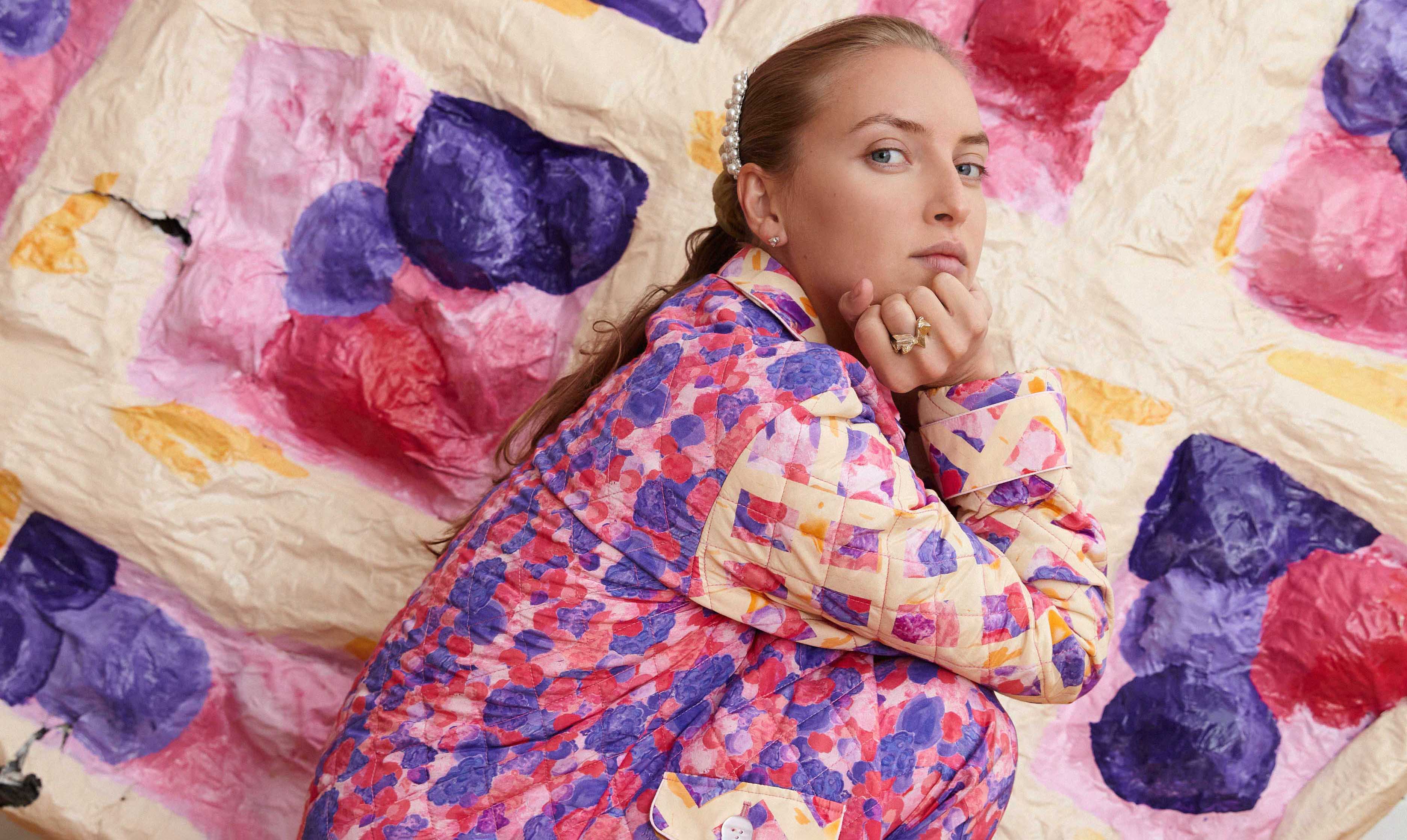 Den unge, kreative designer Emilie Helmstedt er blevet inspireret af kærlighed og nærvær i sin sommerkollektion. Emilie Helmstedt inspirationskilde
