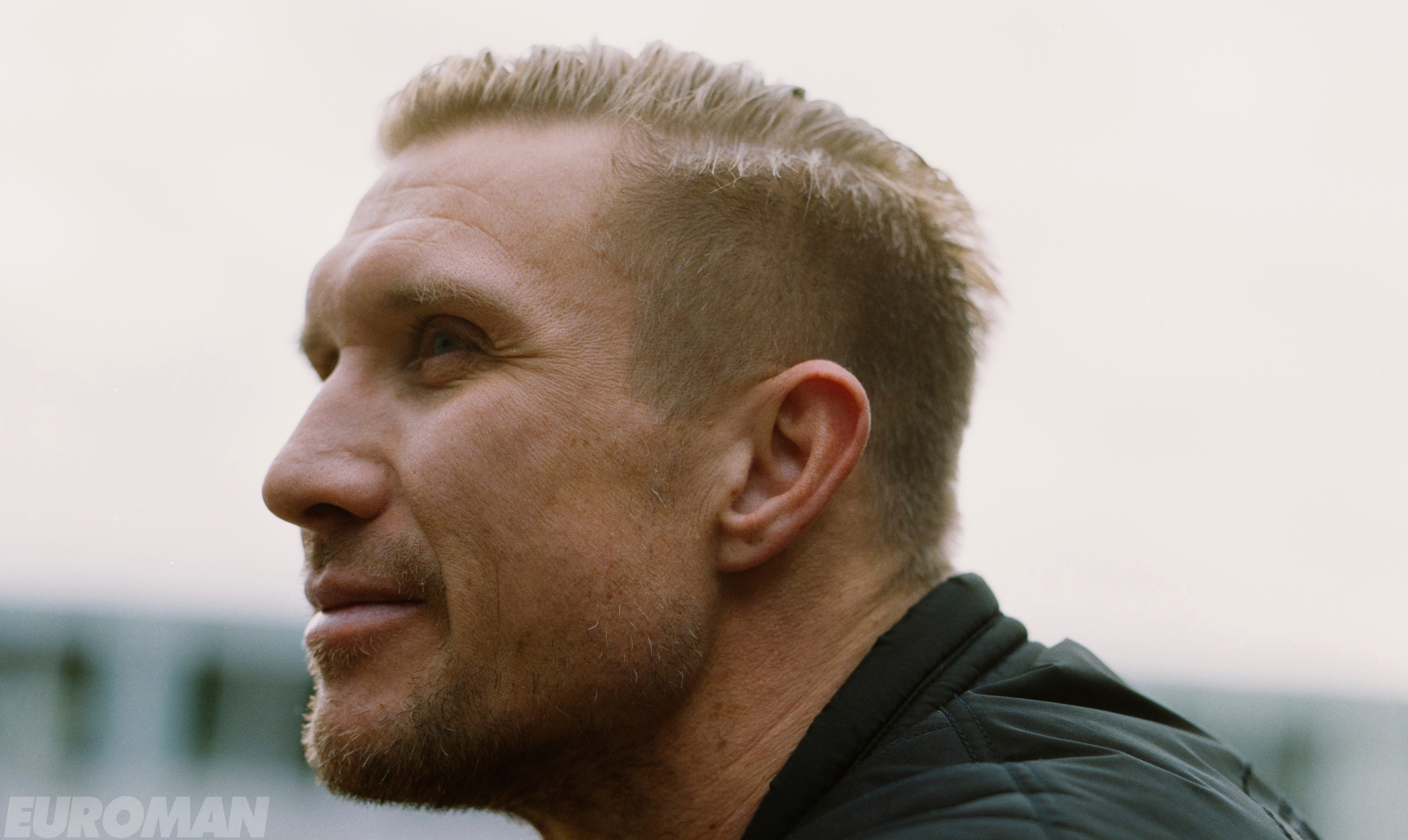 Martin Albrechtsen, 40 år. Tidligere fodboldspiller for blandt andet FCK, West Bromwich Albion og Brøndby IF. Siden han stoppede karrieren i 2017, har han været selvstændig og arbejder som personlig træner. Martin Albrechtsen bruger Botox: ”Det gør mig glad, når folk skyder mig til at være i starten af 30’erne, selvom jeg er 40 år”