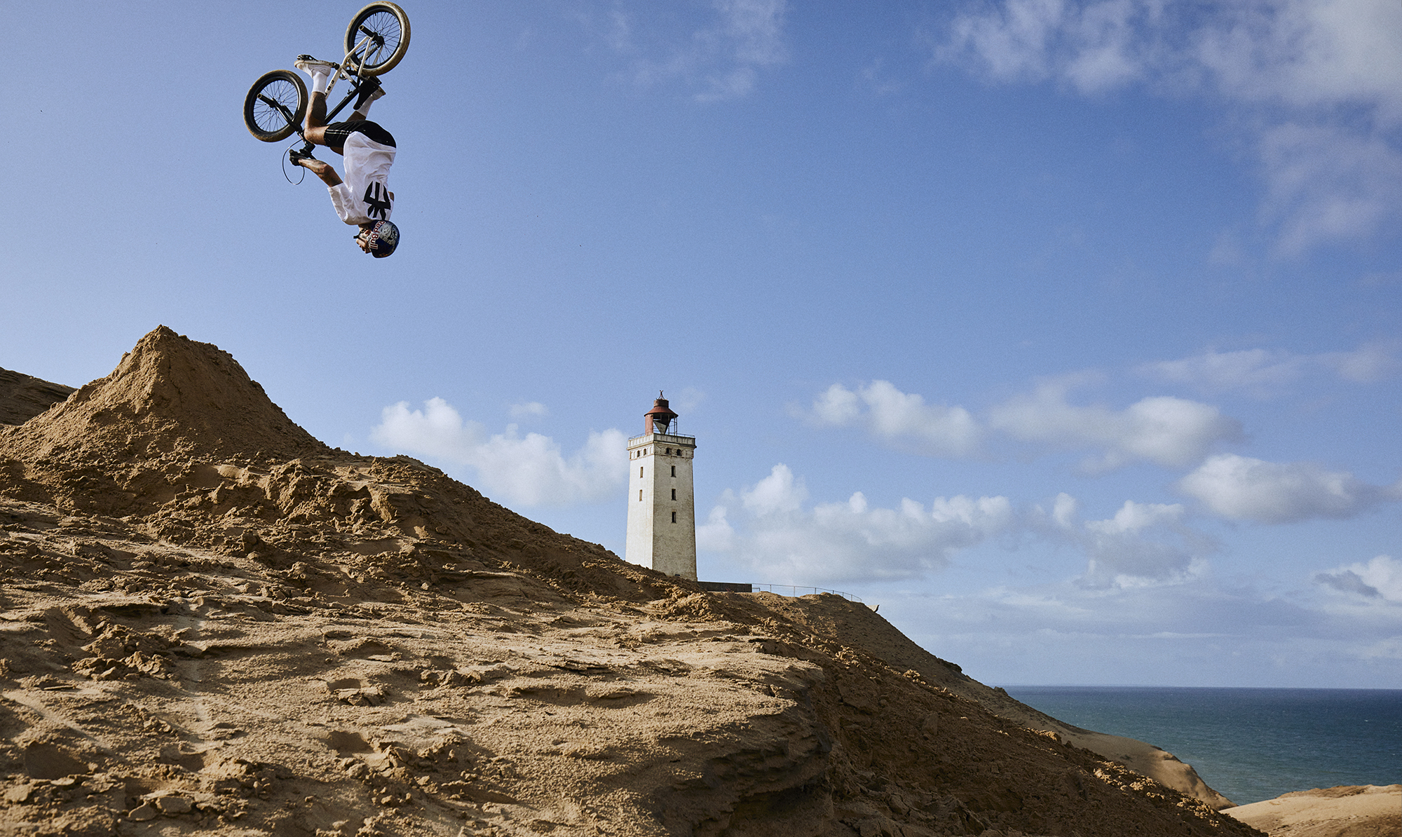Se videoen: BMX-stjerne laver vild reklame for Danmark