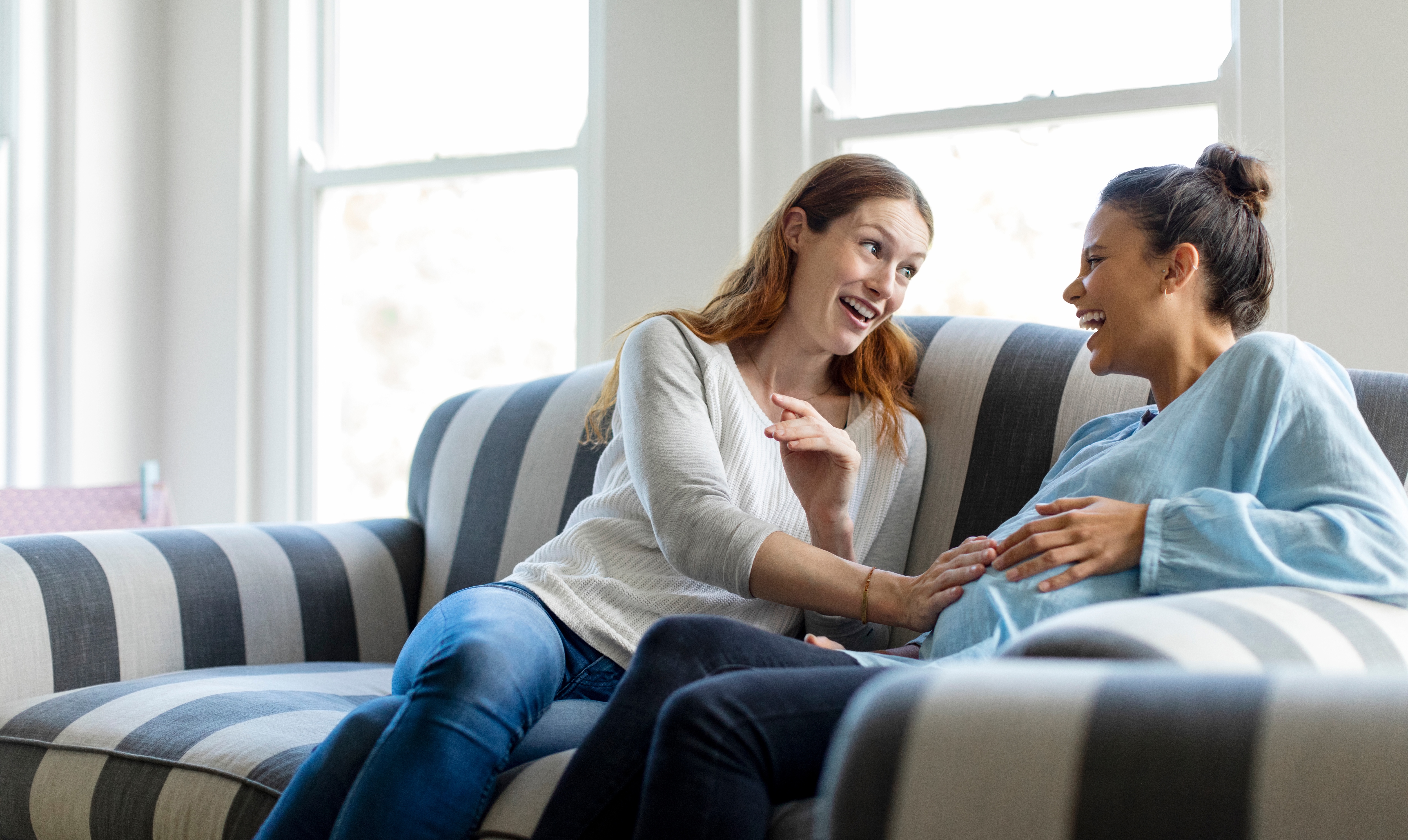 Træt af at stille de sædvanlige spørgsmål til din gravide veninde? Inspiration til small talk: 5 alternative spørgsmål, du kan stille din gravide veninde