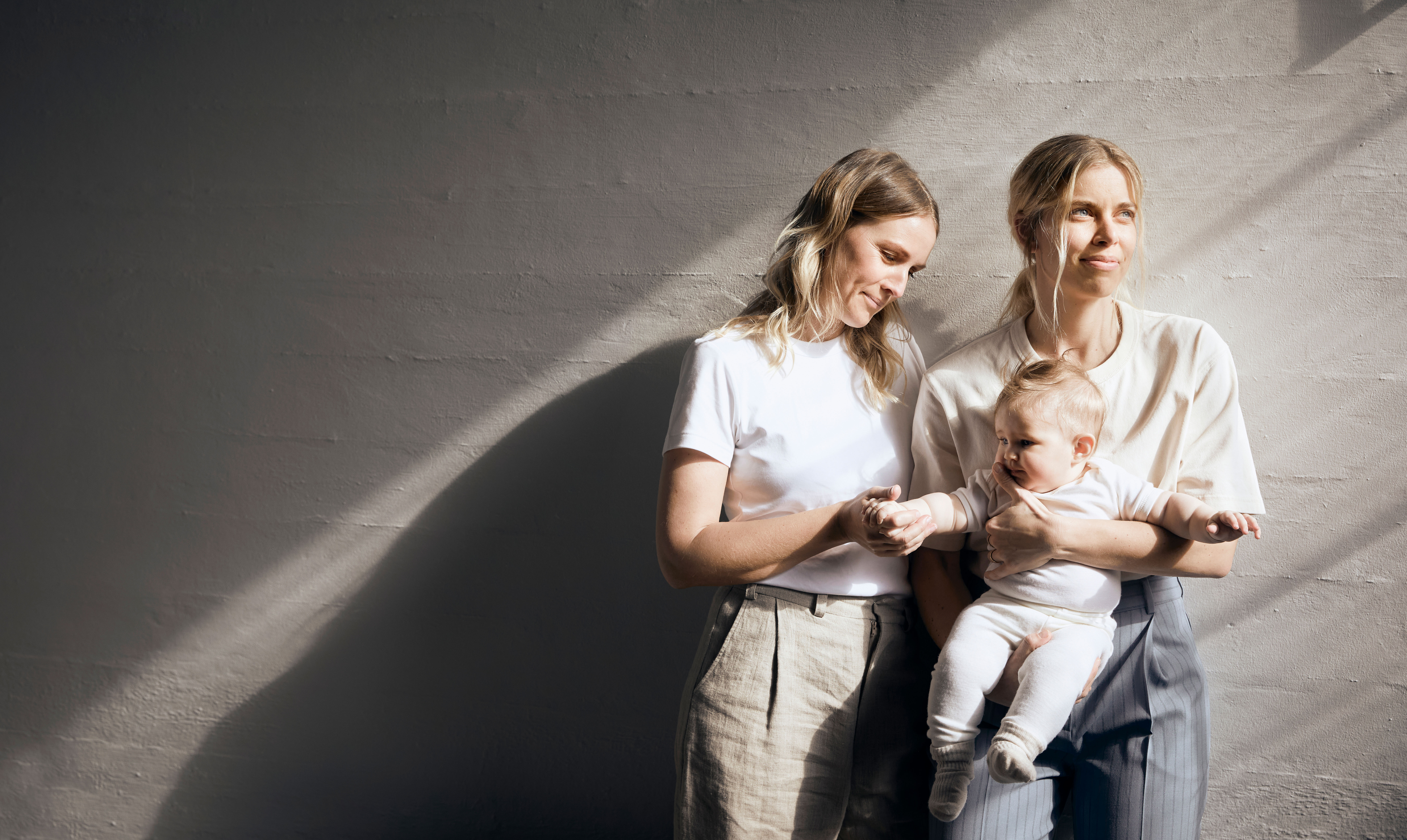 Skal man vælge en åben eller en lukket sæddonor? En vens sæd? Eller et homoseksuelt mandligt par som fædre? Spørgsmålene var mange, da Signe Vadgaard og hustruen Cathrine skulle opstarte i fertiltetsbehandling. Signe Vadgaard om fertilitetsbehandling