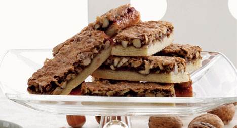 Hindbærsnitter med nøddetopping