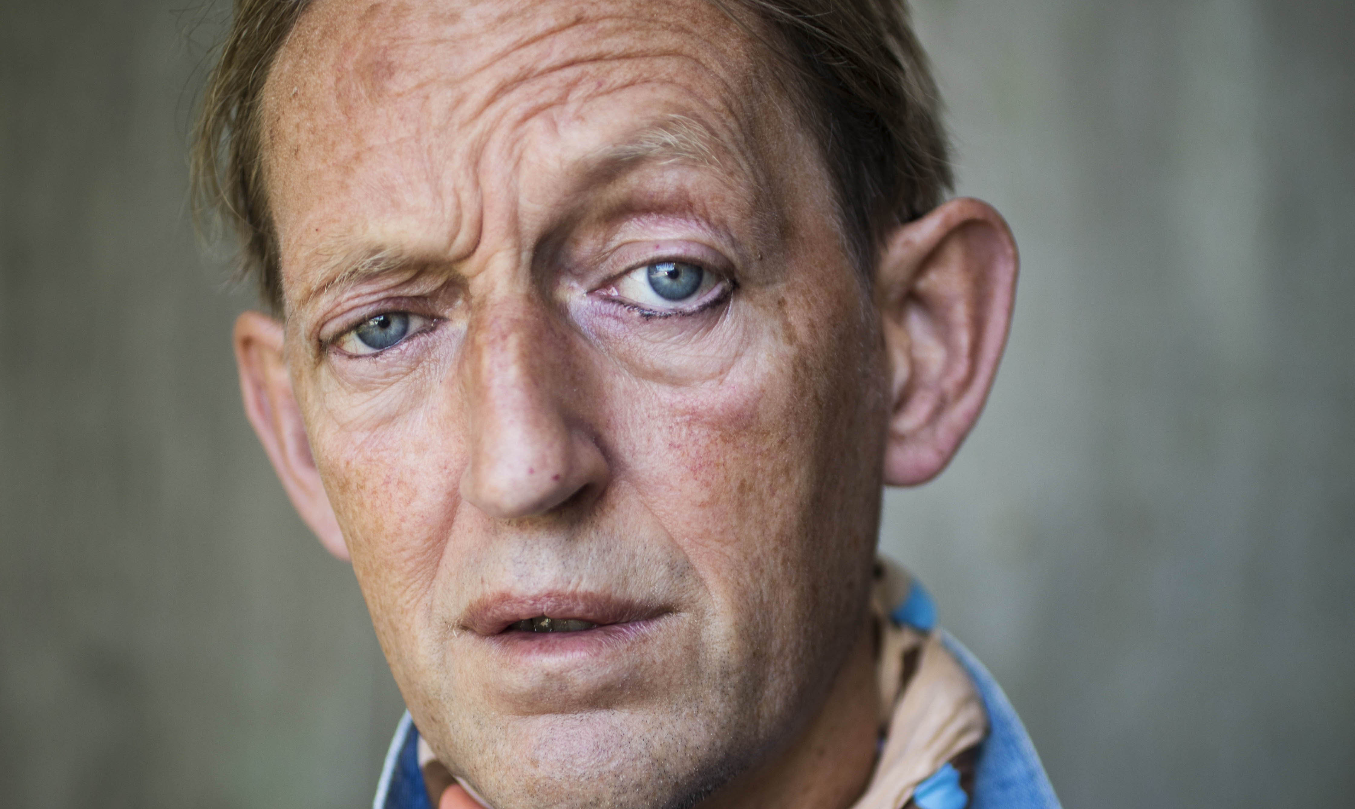 Martin Kongstad er 47 år og forfatter, journalist, madanmelder, manuskriptforfatter og dj. Har børnene, Coco og Rufus, med Linda Bostrøm, der har datteren, Alma, fra et tidligere forhold. Aktuel med bogen ”Casper” om Casper Christensen. Martin Kongstad
