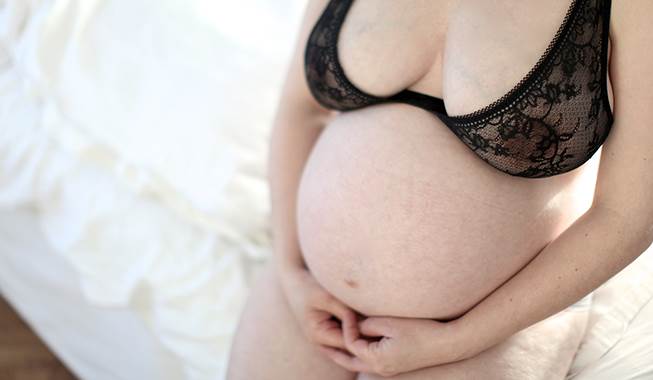 Der er noget sexet over en gravid kvinde med udstråling. Foto: NImastock Gravid