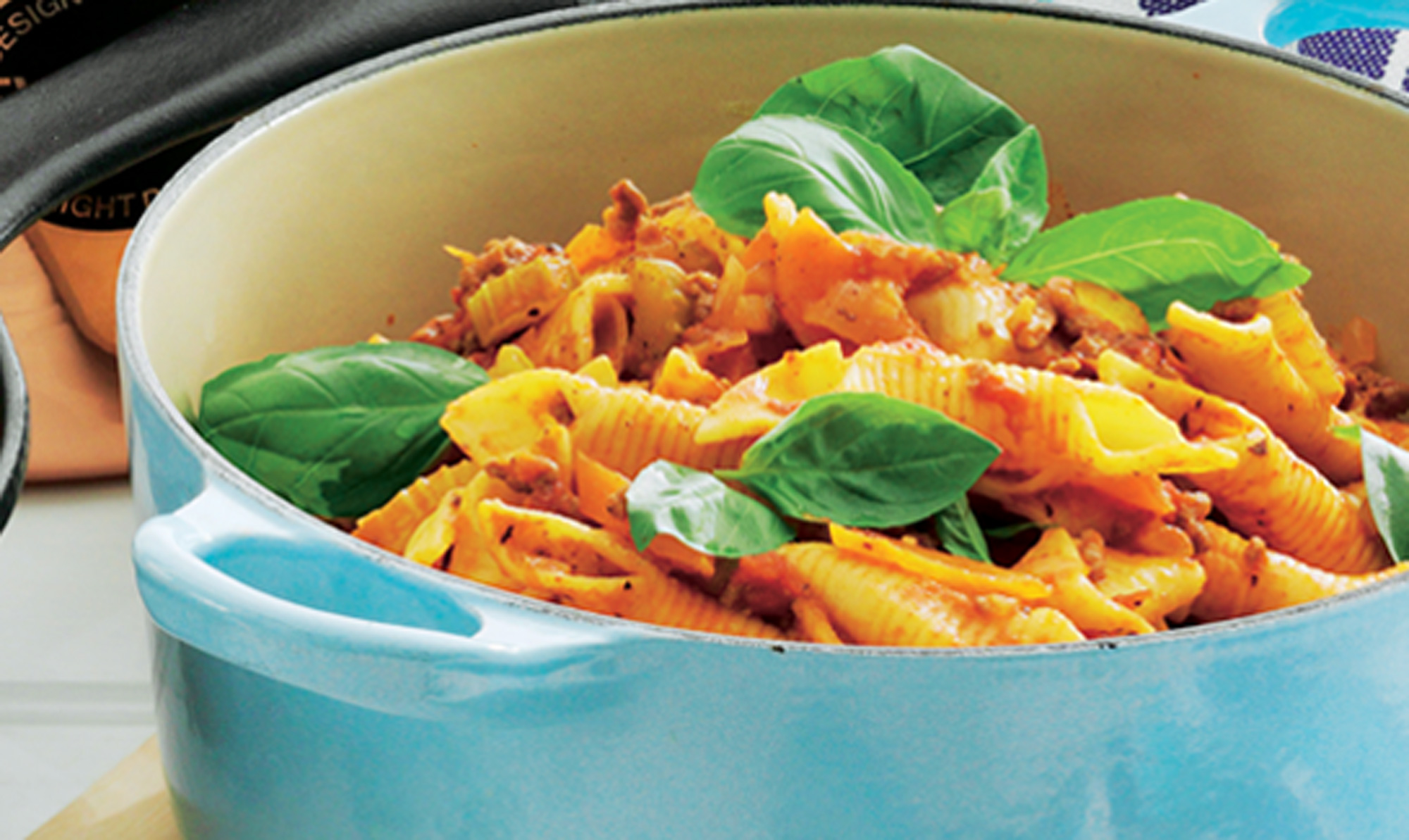 Pastagryde med oksekød og tomatsovs