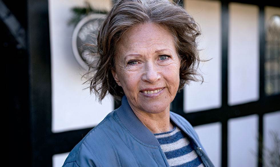 Birthe Neumann bliver trodsig, når andre fortæller hende, hvad hun "bør" gøre i hendes alder. Birthe Neumann