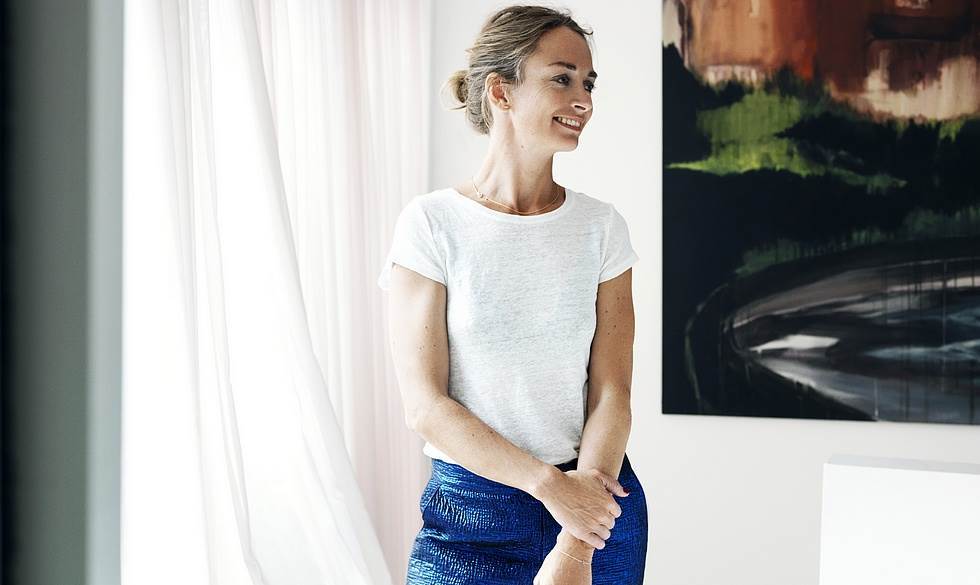Anne Rasmussen i T-shirt fra H&M. Anne Rasmussen Custommade