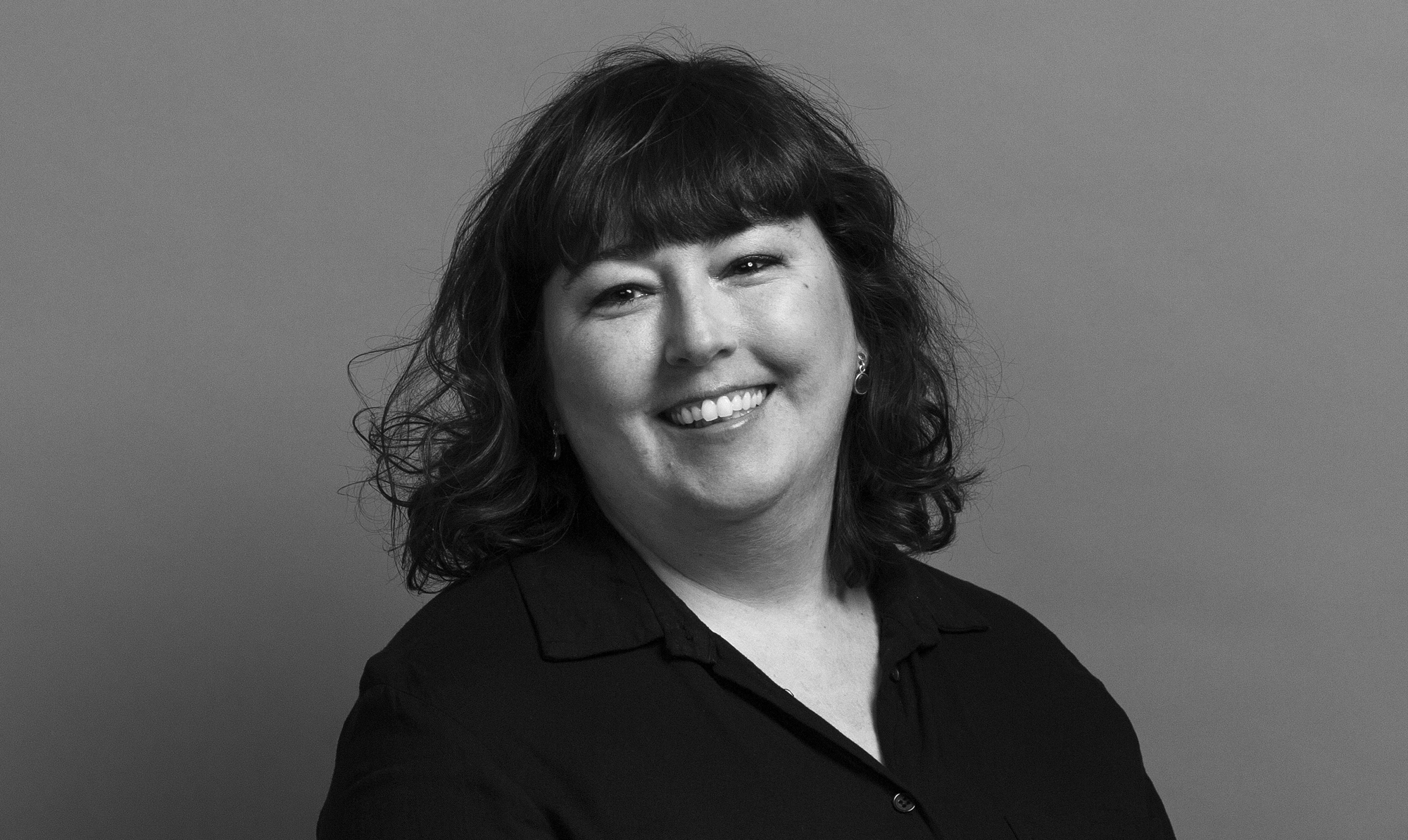 Har man en arbejds-persona og en fritids-persona, en version af sig selv til hverdag og til fest, spørger klummeskribent Stephanie Caruana. Stephanie Caruana