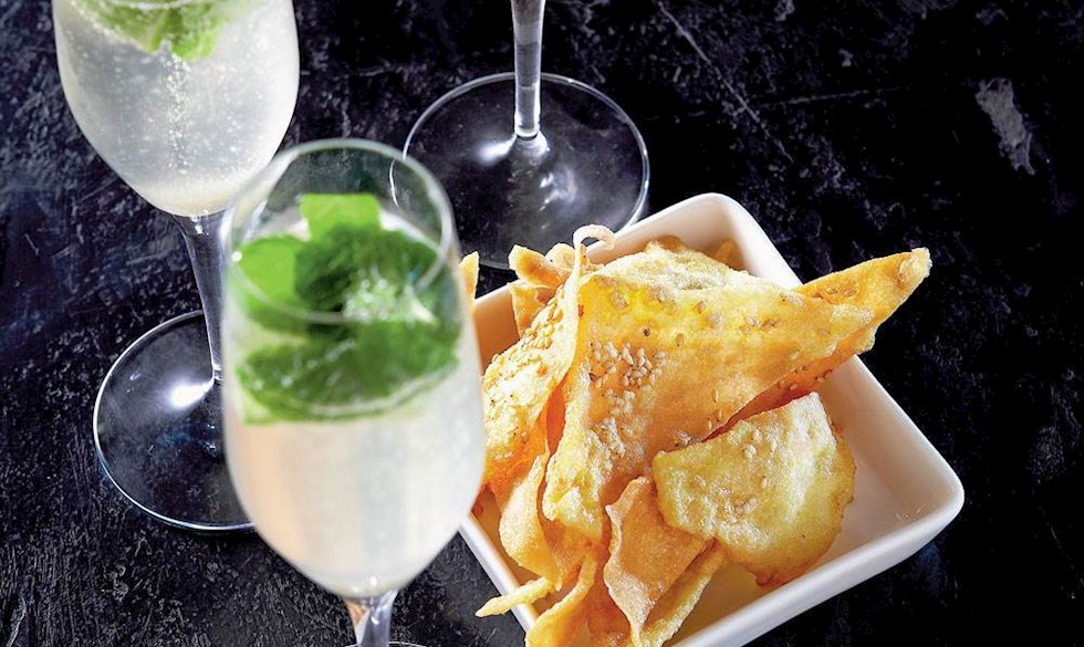 Skøn og perlende velkomstdrink til nytårsaften eller sommerfesten: Champagnemojito... Champagnemojito