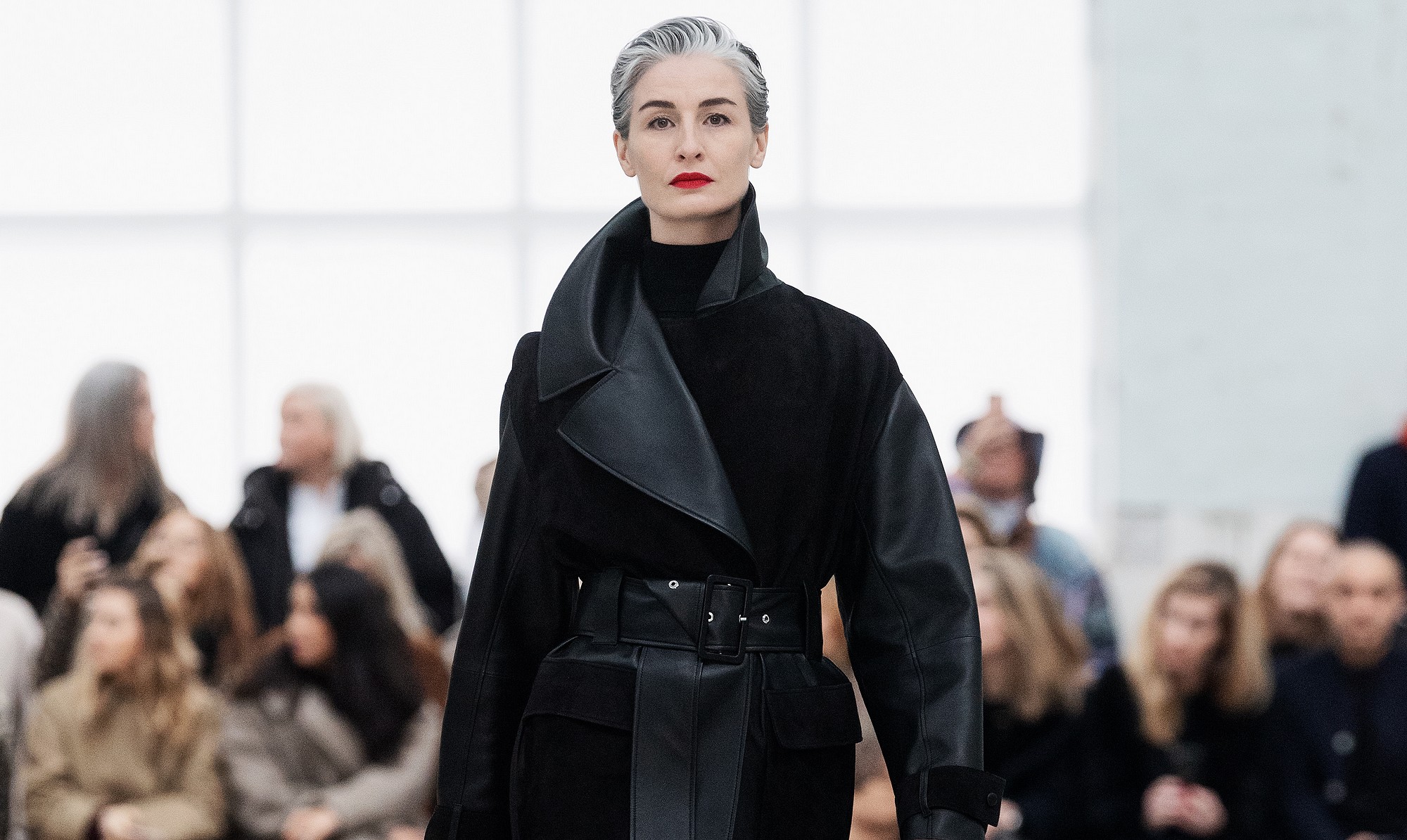 Smukke Erin O'Connor på catwalken hos By Malene Birger. Erin O'Connor