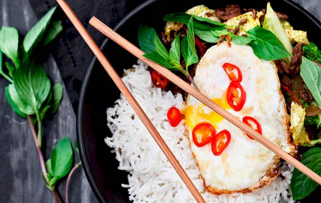 Wok med stegt okse og savoykål Opskrift på wok med stegt okse og savoykål