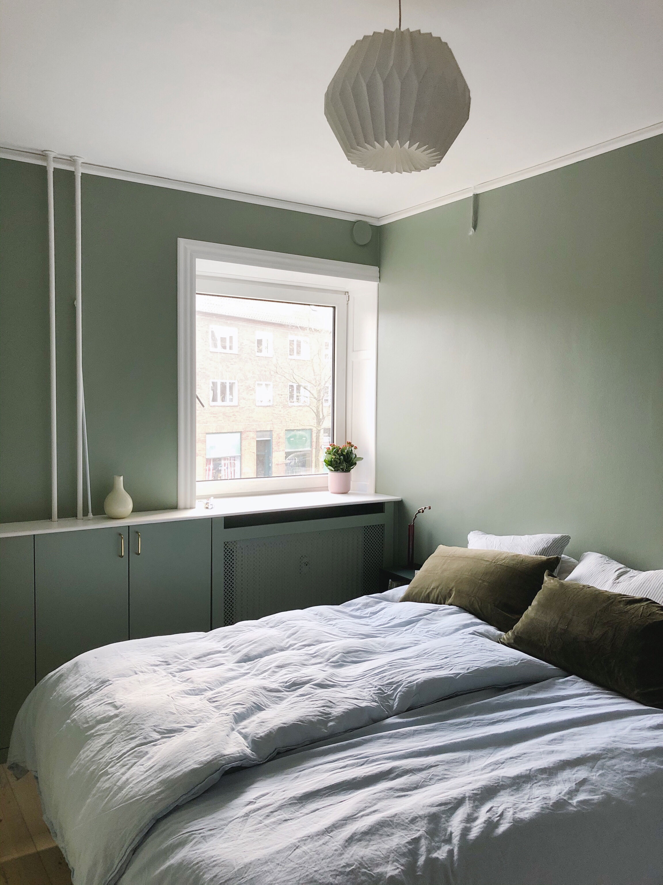På Instagram ligger også en DIY guide til den flotte radiatorskjuler i soveværelset.