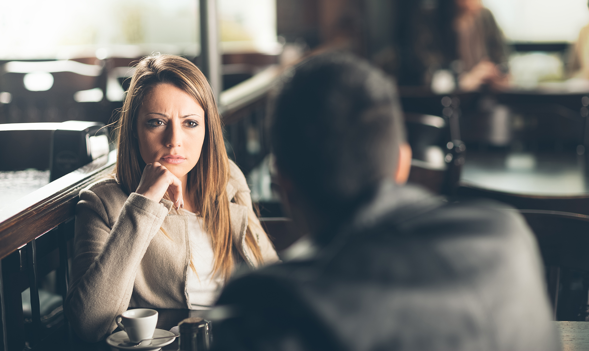 Jeg har forsømt mit hjem for at hjælpe min kæreste efter hun gik ned med stress, og nu har jeg fundet ud af, at hun skriver med andre mænd på Facebook, hvad gør jeg? Det tager Vibeke Dorph stilling til. urimelig kæreste