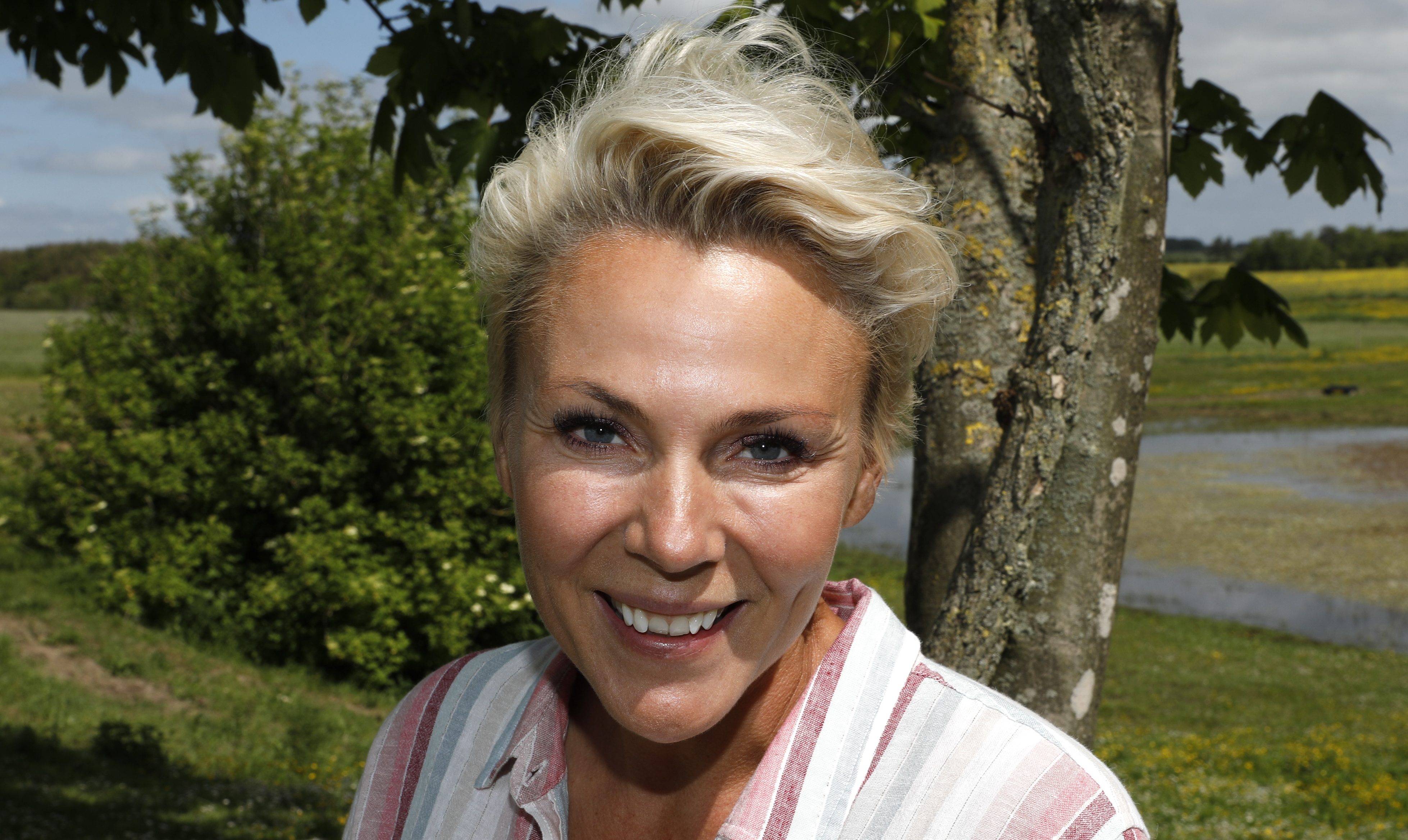 Lene Beier er 43 år og tv-vært på TV 2, men har tidligere været folkeskolelærer. Aktuel med syvende sæson af ”Landmand søger kærlighed” samt "Den unge landmand" på TV 2 og TV 2 Play. Gift med Anders Beier, som hun har sønnerne Arthur og Otto med. Lene Beier