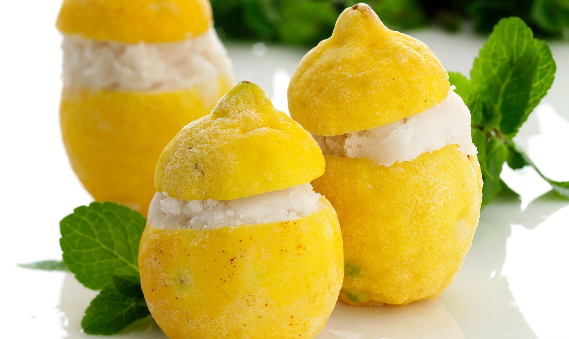 Let og lækker dessert med gin & tonic 🍋. Skøn dessert med gin: Citroner med gin & tonic-sorbet