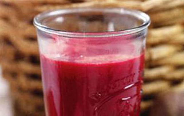 Gulerodsjuice med æble, bladselleri og rødbede Juice