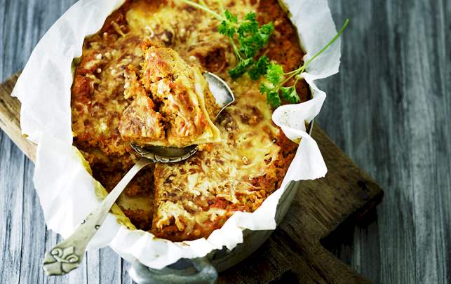 'Snyd' familien til at spise mere fisk og grønt med denne lækre sunde lasagne. Opskrift på sund lasagne