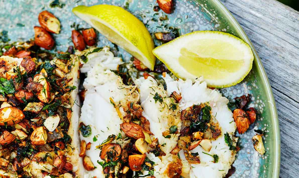 Lækkert og nemt: Grillet fisk med masser af grønt! Grillet havtaske med grønt