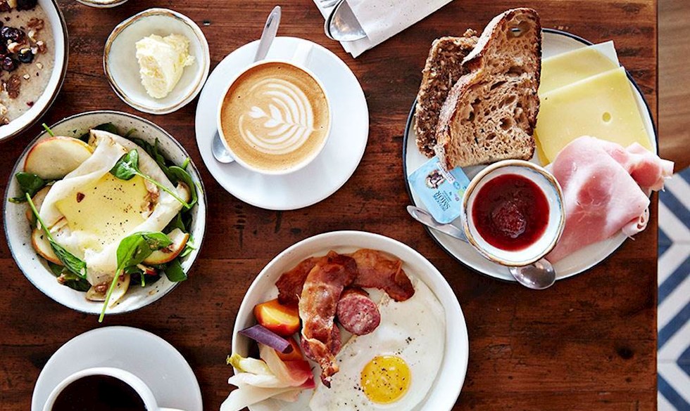 Hos Mirabelle på Nørrebro kan du få morgenmad fra kl. 7 om morgenen. Her åbner deres bager nemlig. Bedste morgenmad i København - her er vores favoritter