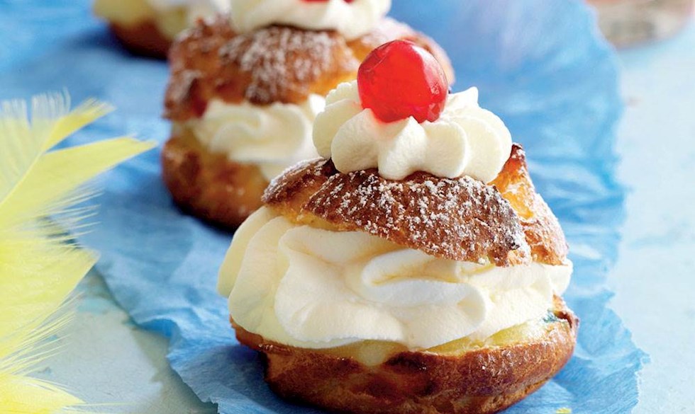 Fastelavnsboller med flødeskum. Fastelavnsboller med flødeskum