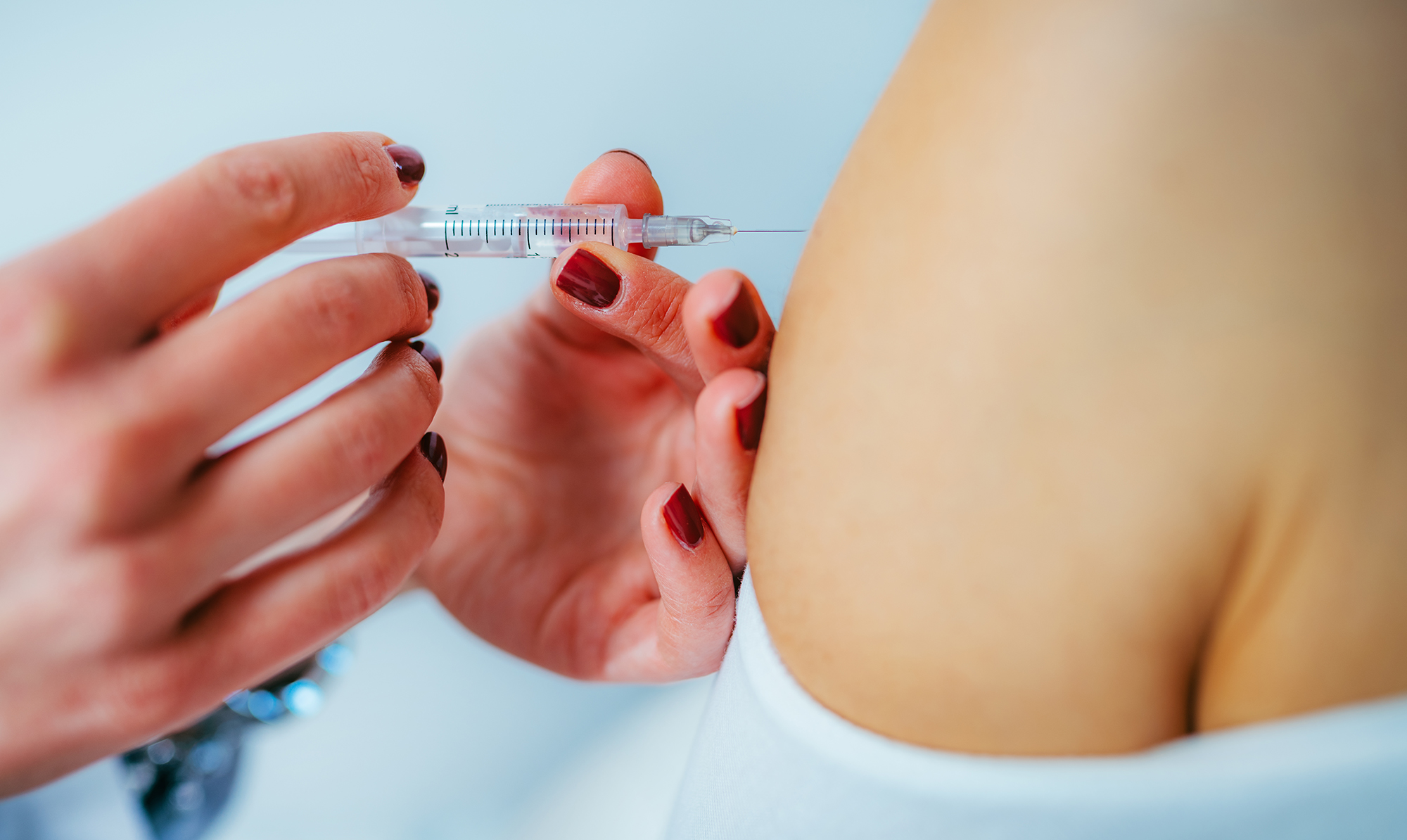 HPV-vaccine reducerer forekomsten af livmoderhalskræft med op til 86 procent blandt kvinder, der får den, før de fylder 20 år, fastslår nyt, dansk studie. kvinde vaccine