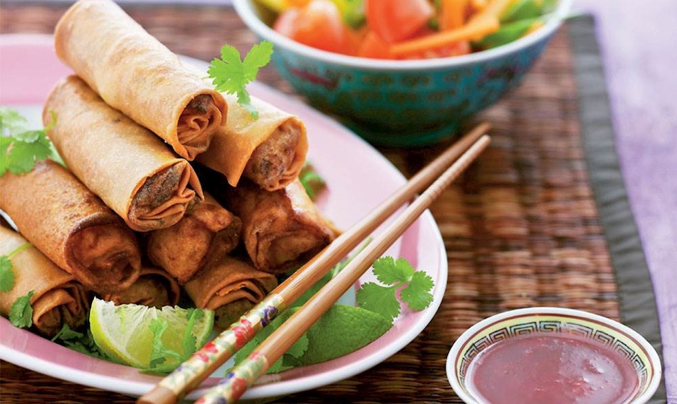 Sprøde hjemmelavede thai forårsruller... Thai forårsruller