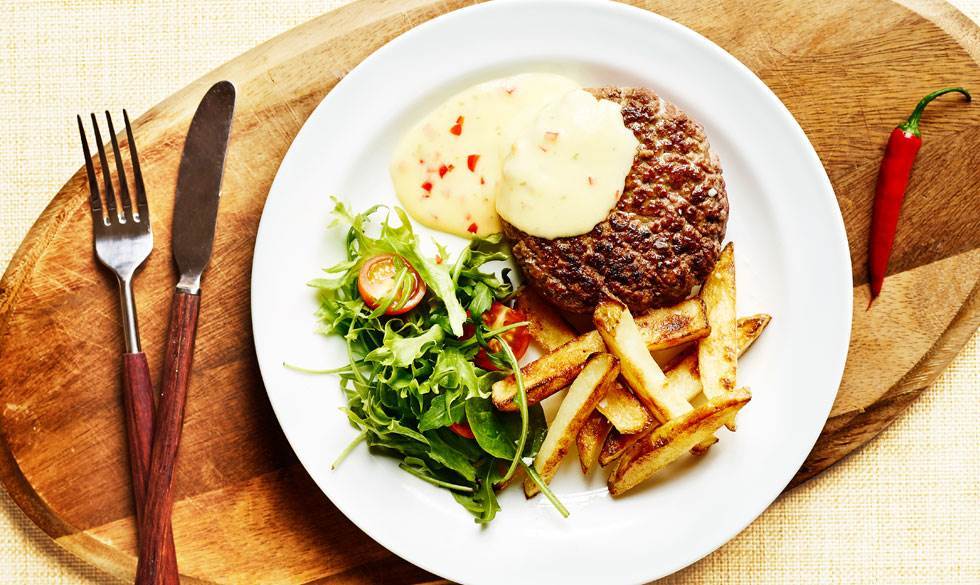 Hakkebøf med chili-béarnaise Hakkebøf med chili-béarnaise