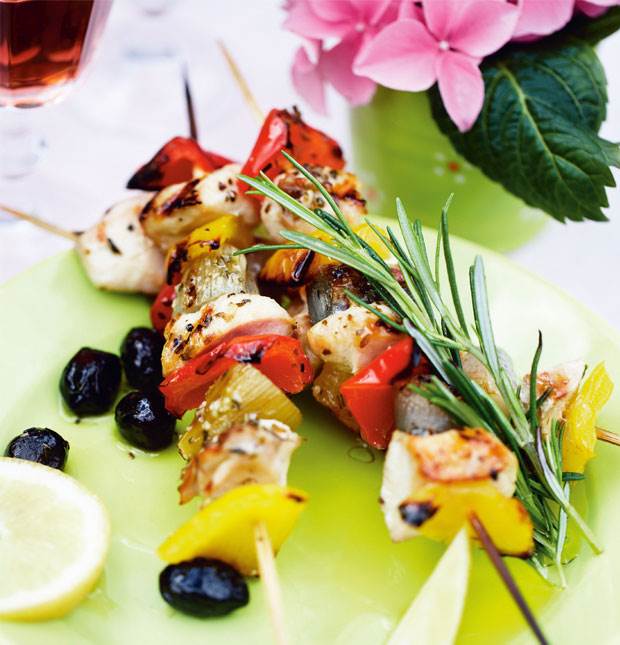 Kyllingegrillspyd med peberfrugt og løg
