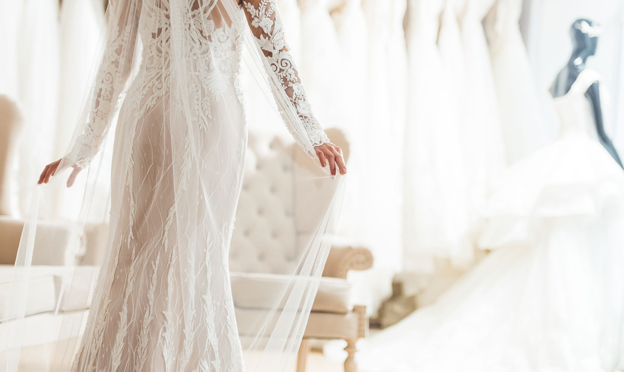 Denne artikel er sponsoreret af: Brudesalonen Kennedys, Buch Couture, Hannemann Made to wear, Krøyers Brudekjoler, Le Gance, Lykke Brudekjoler & Wedding Deluxe. Kjolen til den store dag