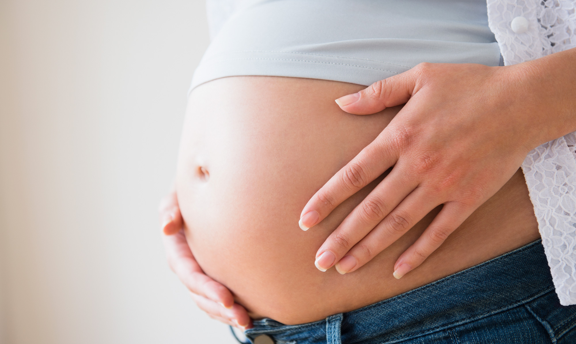 Graviditet udflåd tidlig Blødning under