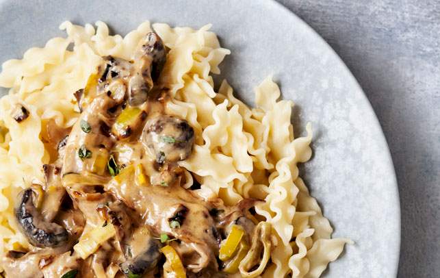 Pasta med cremet sauce og svampe Opskrift på pasta med cremet sauce og svampe