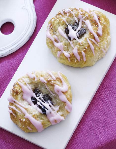 Fastelavnsboller med syltetøj og creme