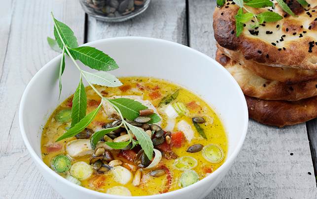 Nem og lækker suppe med masser af smag... Kyllinge- & karrysuppe