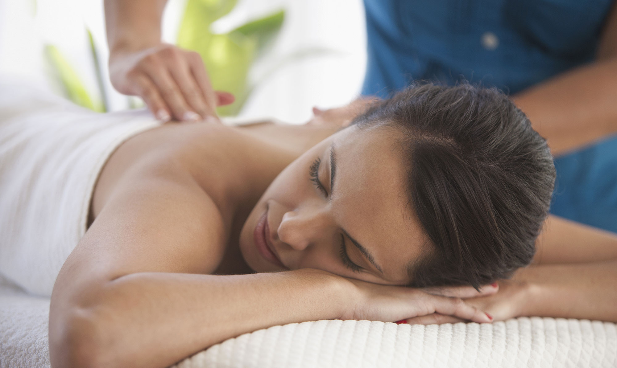 Denne artikel er sponsoreret af: Ezanza Massage, FBS Massage, MassageKompagniet, RaskRask & Ægte Massage. Øm ryg og stiv nakke? Få en smertelindrende massage