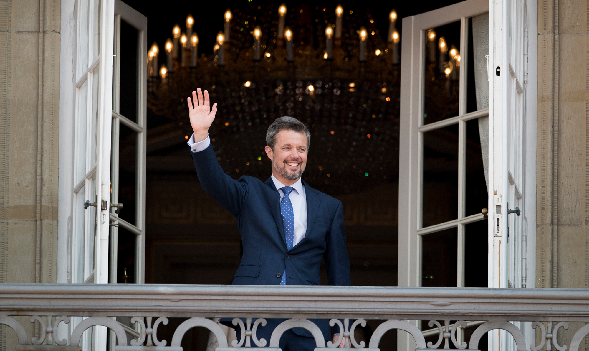 Hvordan er vores fremtidige konge ifølge stjernerne? Astrolog Caritas Fischer har læst kronprinsens fødselshoroskop: En tegning af himlen på hans præcise fødselstidspunkt. Kronprins Frederik